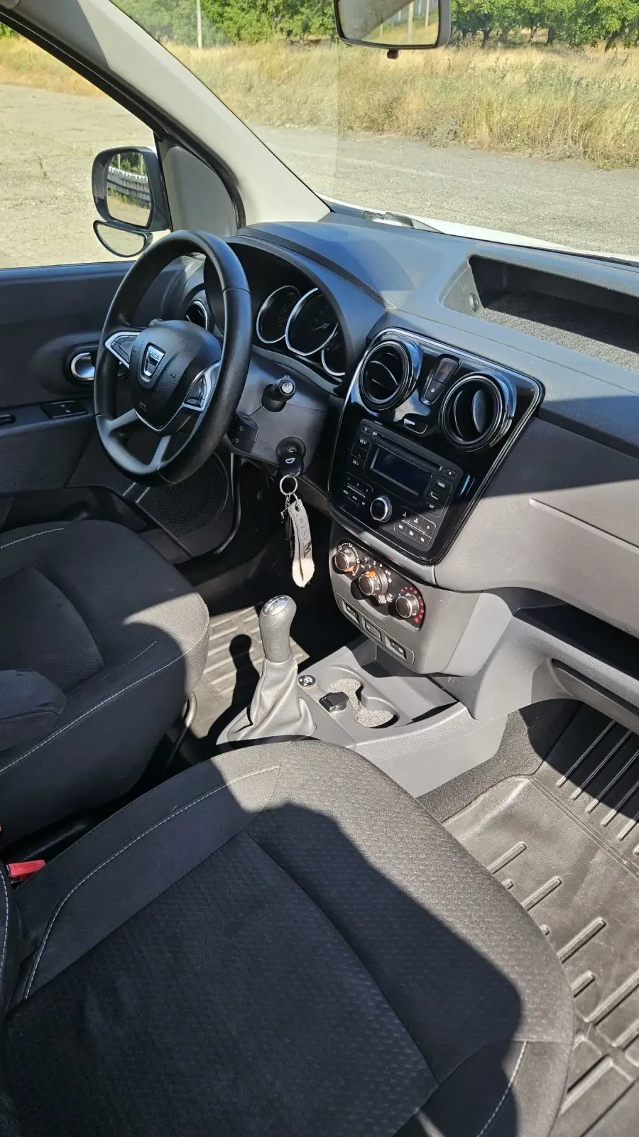 Dacia Dokker 1.6 SCe / фабрична Газ , снимка 8 - Автомобили и джипове - 55467712
