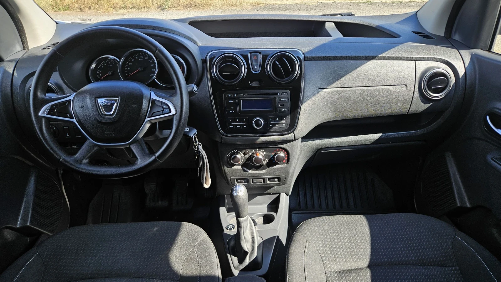 Dacia Dokker 1.6 SCe / фабрична Газ , снимка 11 - Автомобили и джипове - 55467712