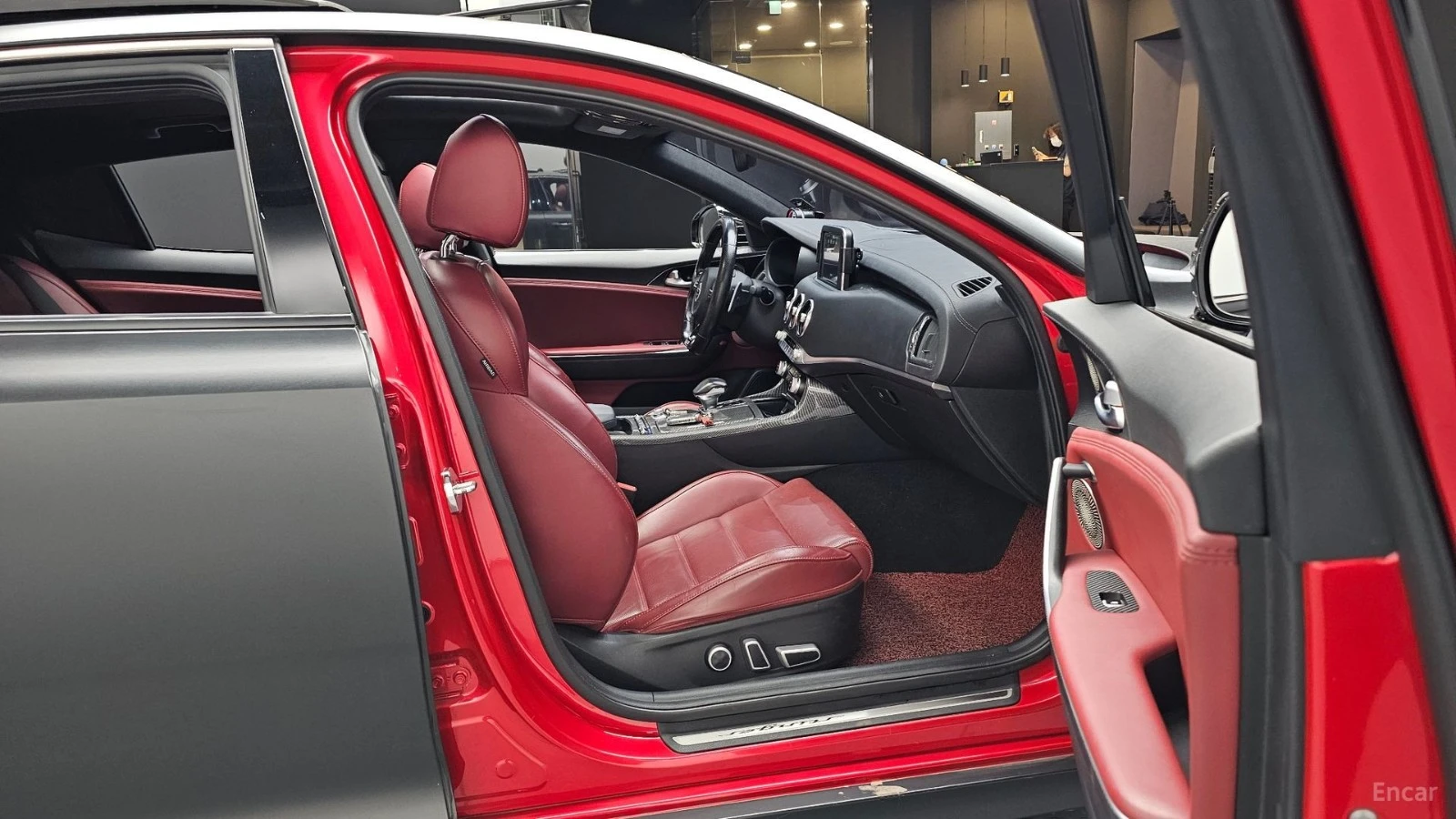 Kia Stinger 3.3Т GT * ОБДУХ* AWD* 360* HUD* PANO* АВТОРЕДИТ, снимка 11 - Автомобили и джипове - 55615855