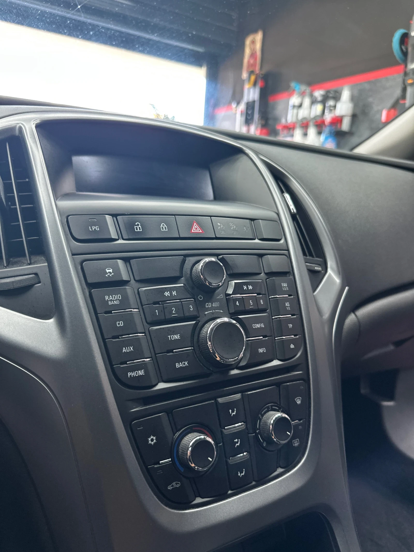 Opel Astra 1.4 Turbo LPG, снимка 17 - Автомобили и джипове - 55978345