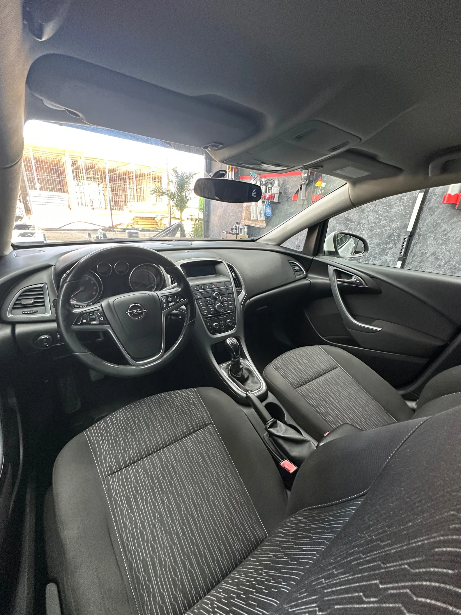 Opel Astra 1.4 Turbo LPG, снимка 12 - Автомобили и джипове - 55978345