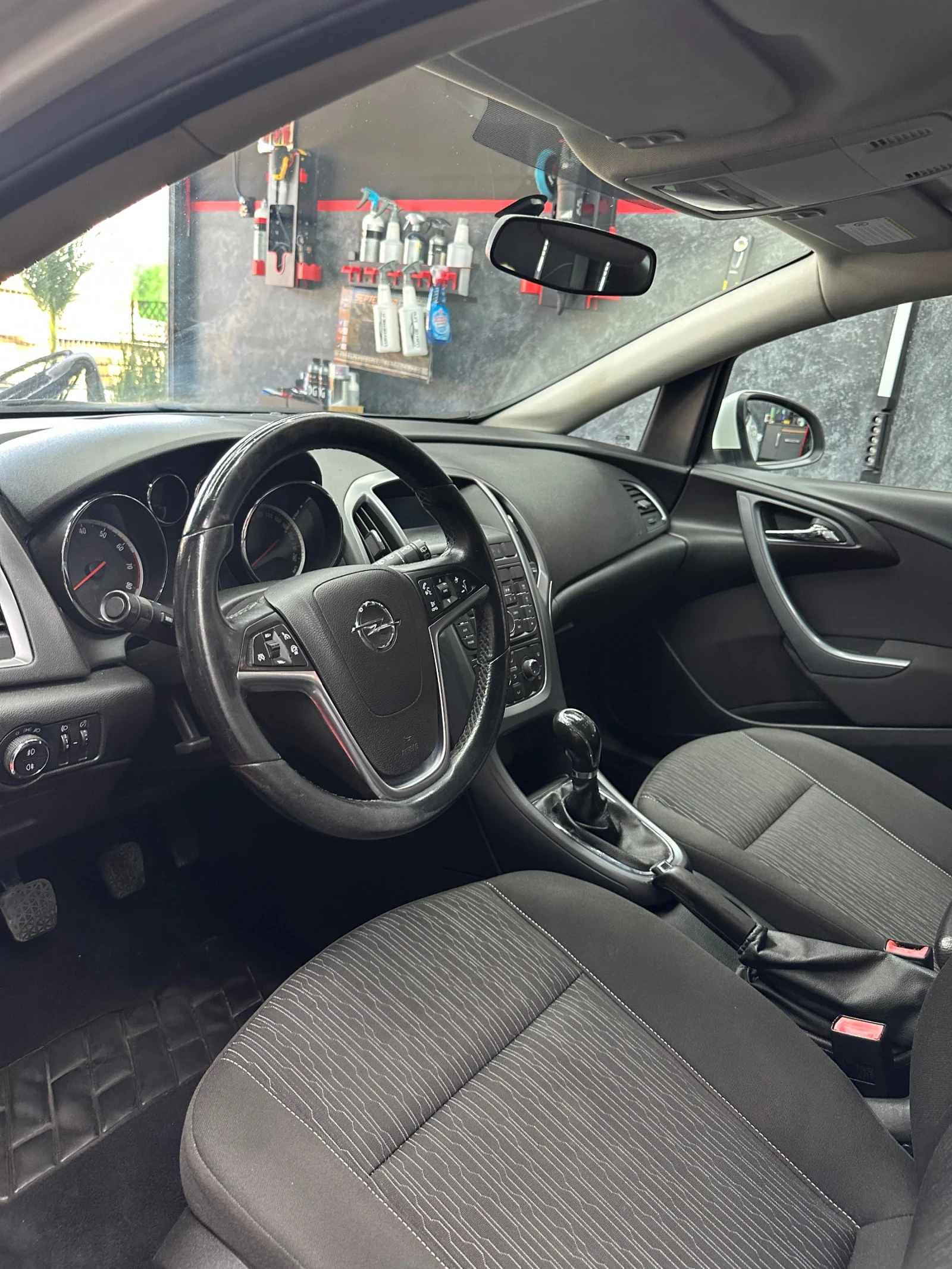 Opel Astra 1.4 Turbo LPG, снимка 11 - Автомобили и джипове - 55978345