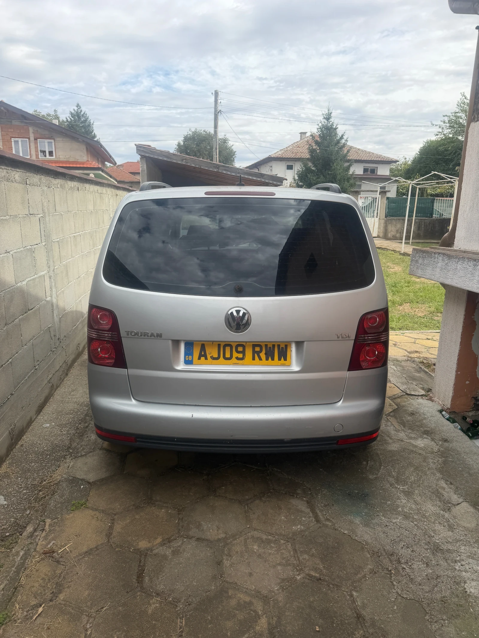 VW Touran, снимка 2 - Автомобили и джипове - 56179605