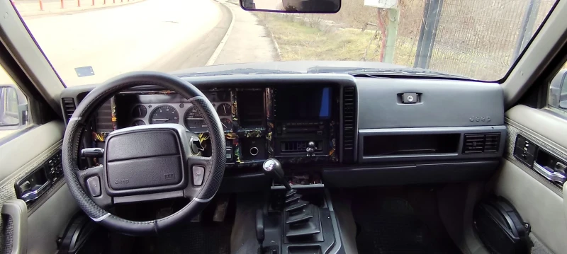 Jeep Cherokee, снимка 3 - Автомобили и джипове - 52510393