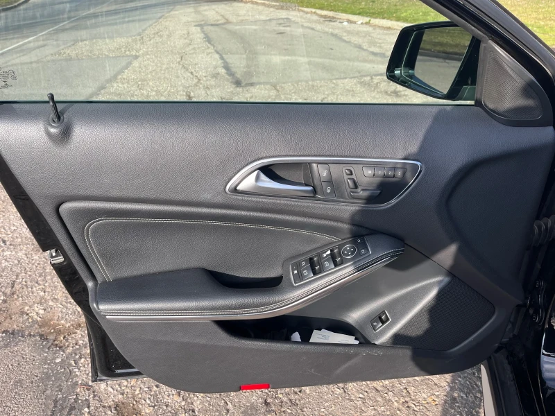 Mercedes-Benz GLA 250 4 matic, снимка 13 - Автомобили и джипове - 53180869