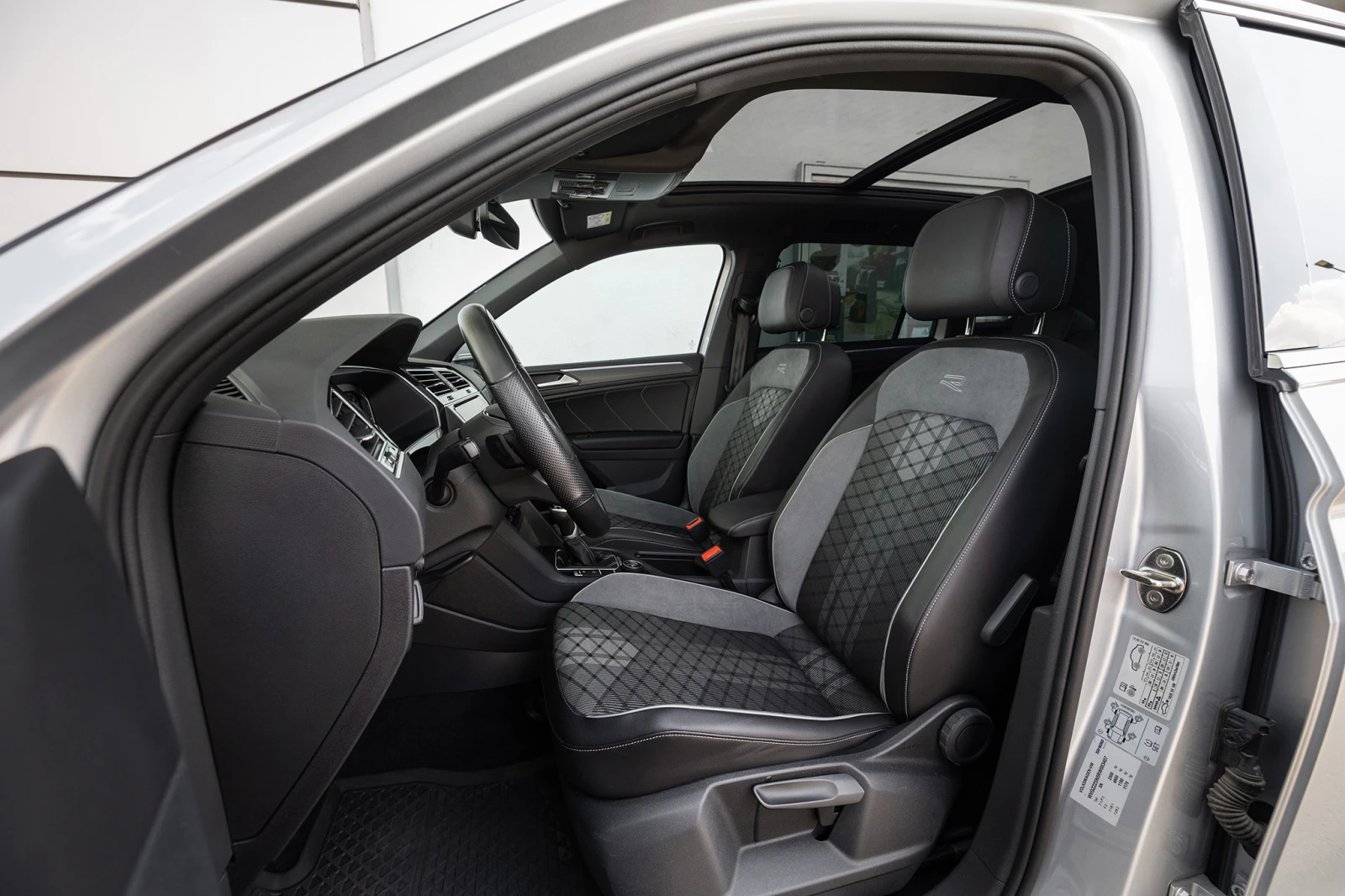 VW Tiguan R Line N1 - изображение 10