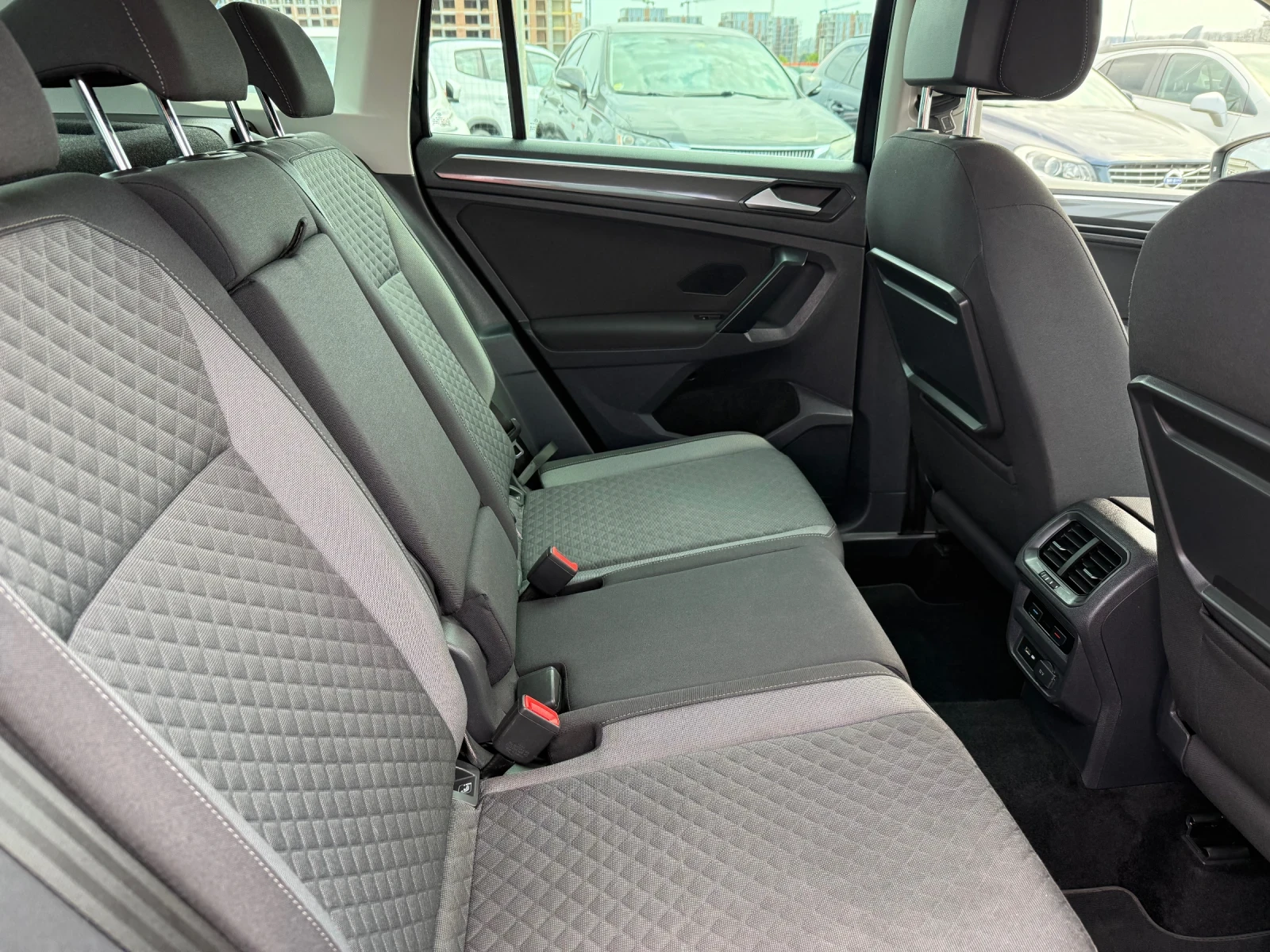 VW Tiguan 1.4i CH 4x4 AUTOMAT NAVI, снимка 8 - Автомобили и джипове - 52855706