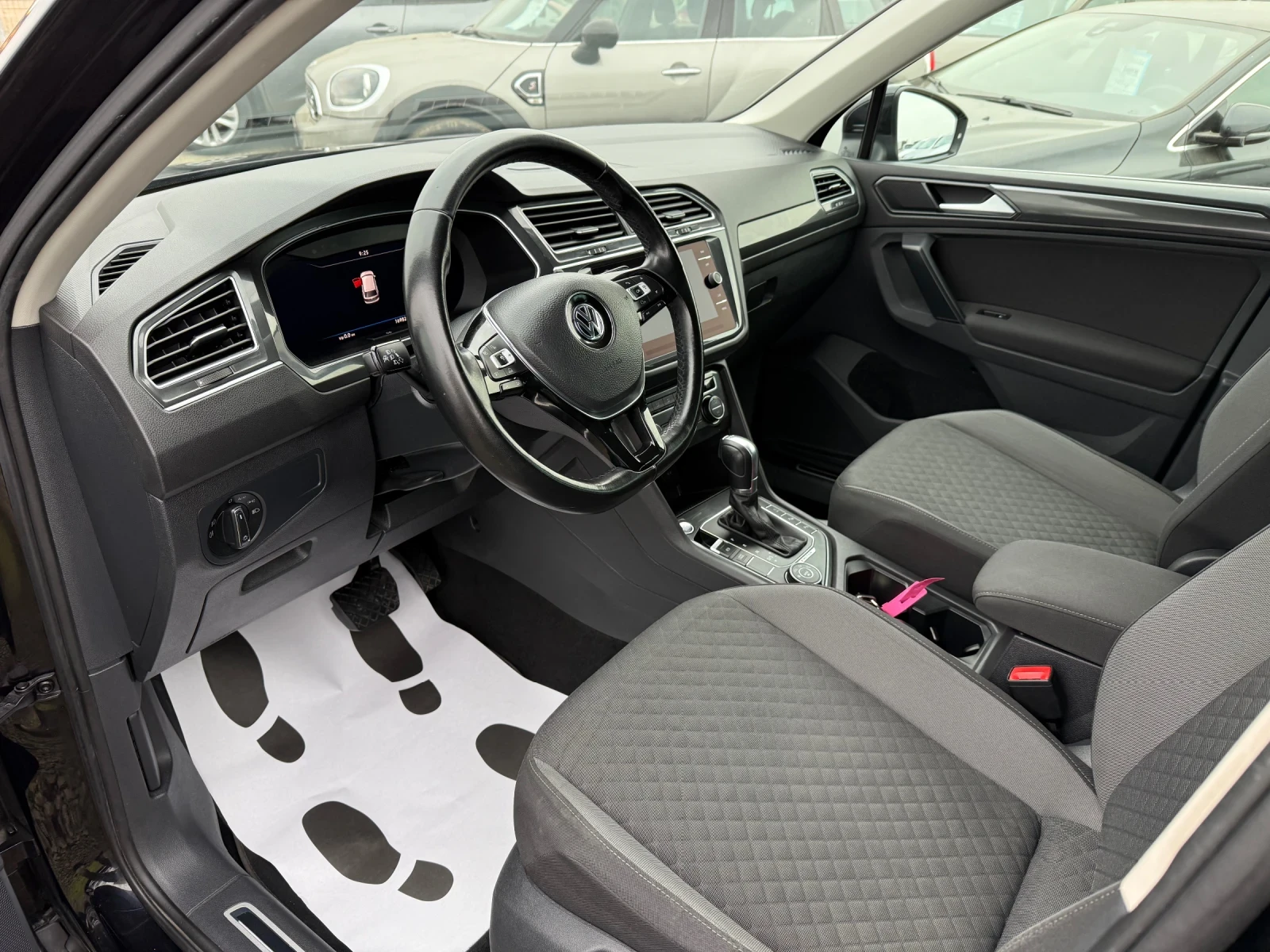 VW Tiguan 1.4i CH 4x4 AUTOMAT NAVI - изображение 10