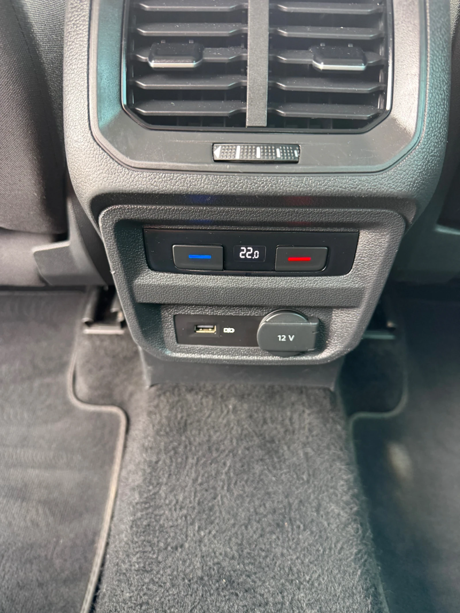 VW Tiguan 1.4i CH 4x4 AUTOMAT NAVI, снимка 14 - Автомобили и джипове - 52855706