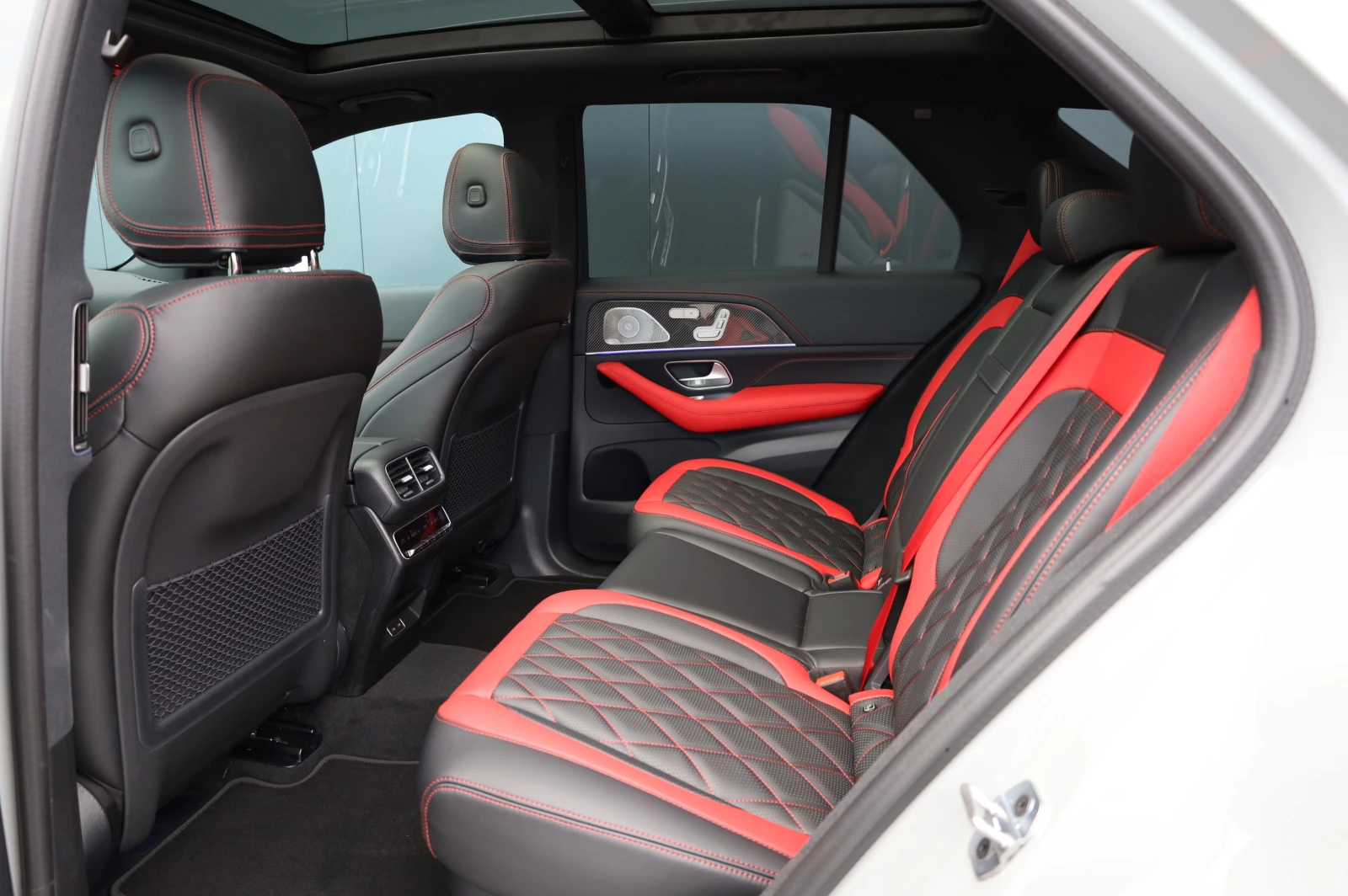 Mercedes-Benz GLE 53 4MATIC NEW* FACELIFT* 4 MATIC+ * AMG* PANO* 360* , снимка 16 - Автомобили и джипове - 54478404