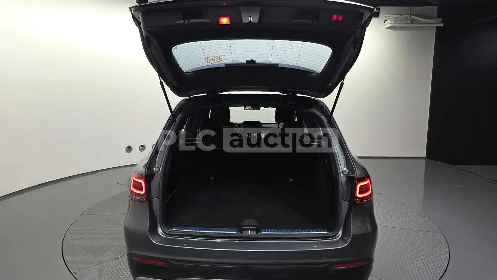Mercedes-Benz GLC 220 d| PANO| HEAD UP| КАМЕРА| ВКЛ.ТЕХНОТЕСТ, снимка 15 - Автомобили и джипове - 54616908