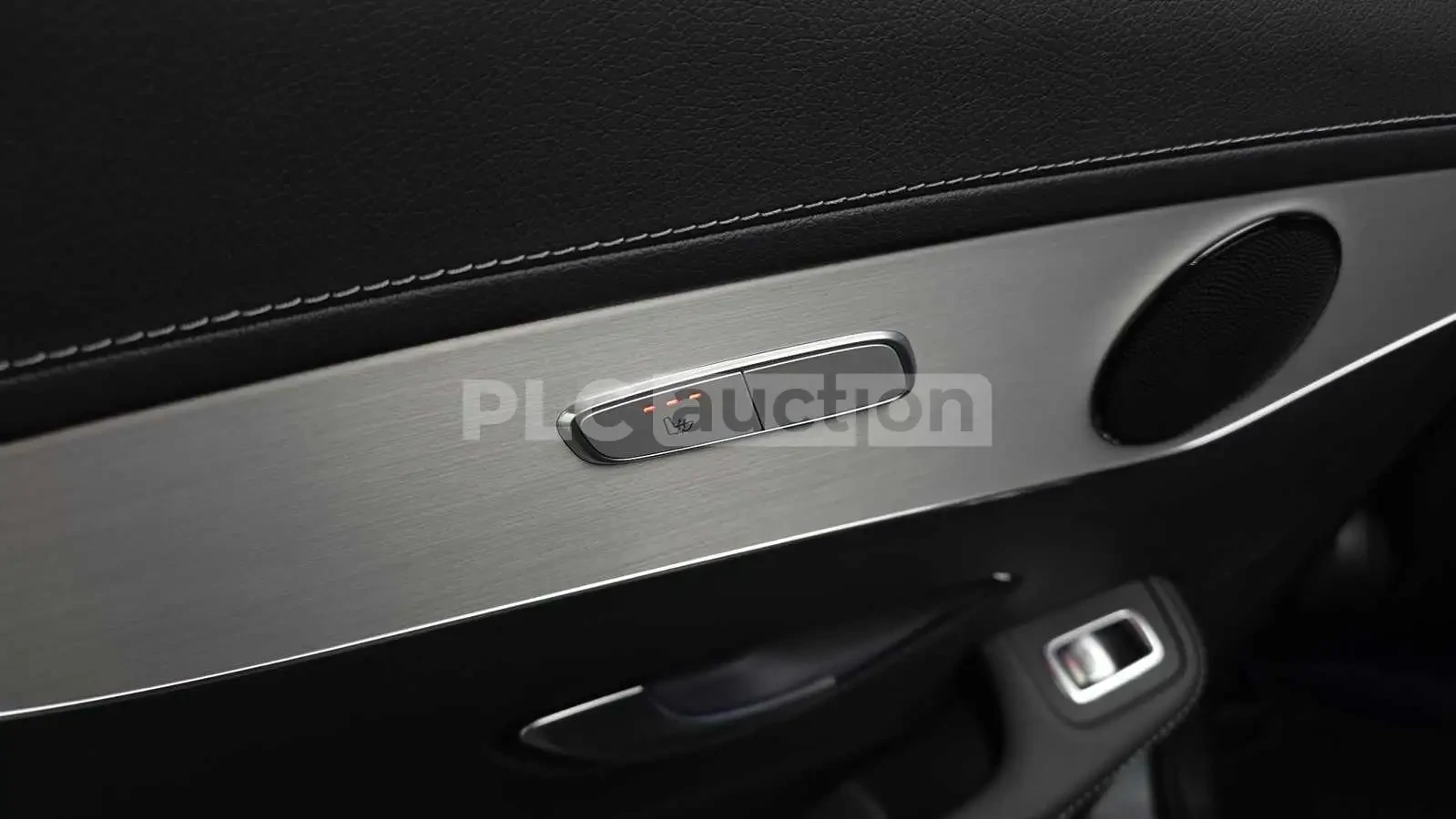 Mercedes-Benz GLC 220 d| PANO| HEAD UP| КАМЕРА| ВКЛ.ТЕХНОТЕСТ, снимка 13 - Автомобили и джипове - 54616908
