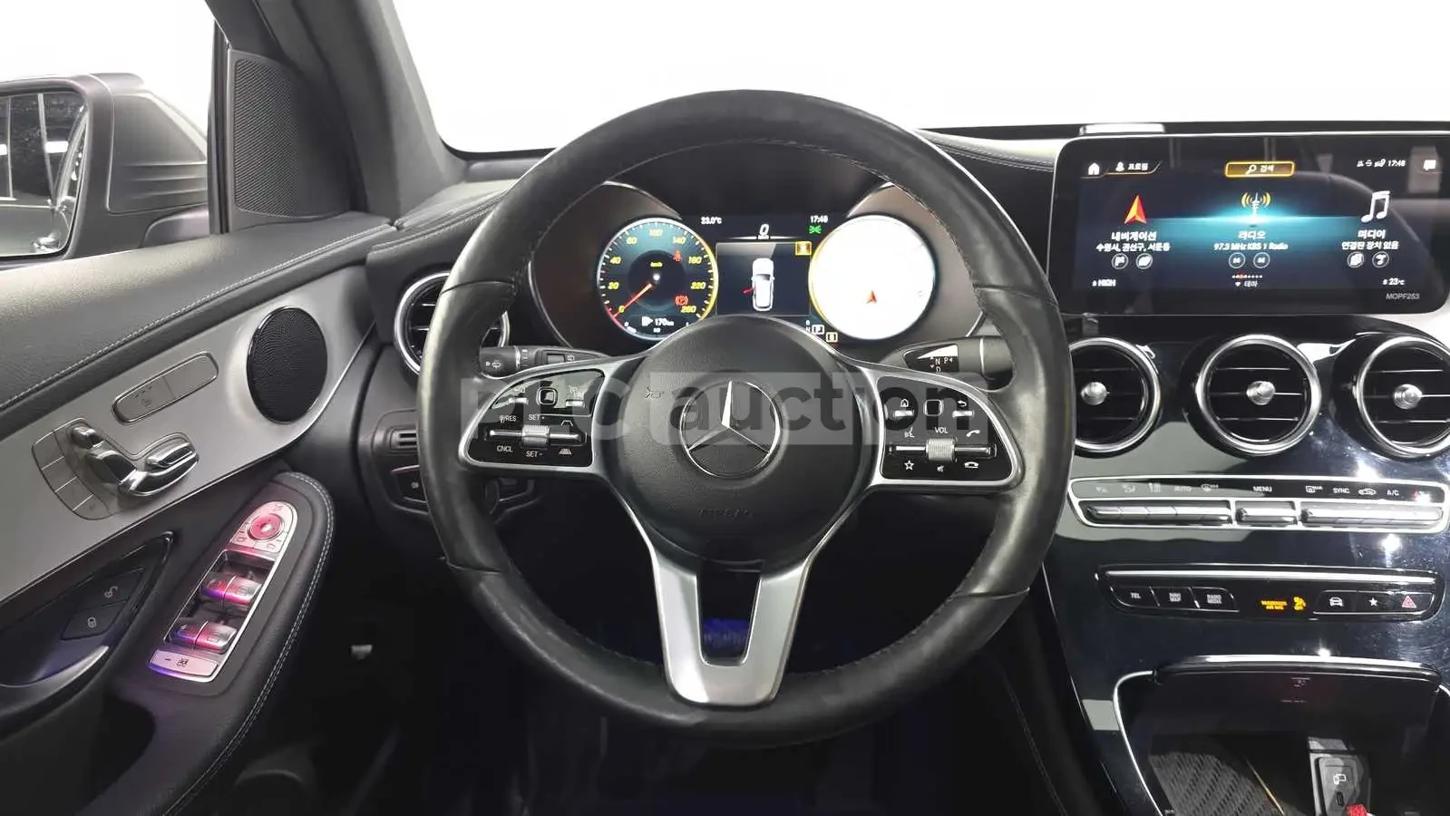Mercedes-Benz GLC 220 d| PANO| HEAD UP| КАМЕРА| ВКЛ.ТЕХНОТЕСТ, снимка 6 - Автомобили и джипове - 54616908