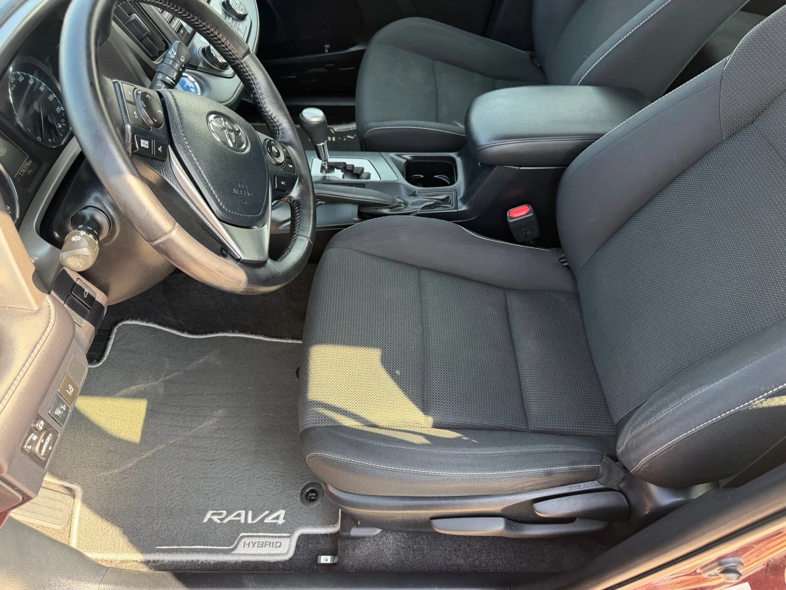 Toyota Rav4 2.5  HYBRID, снимка 11 - Автомобили и джипове - 55650855