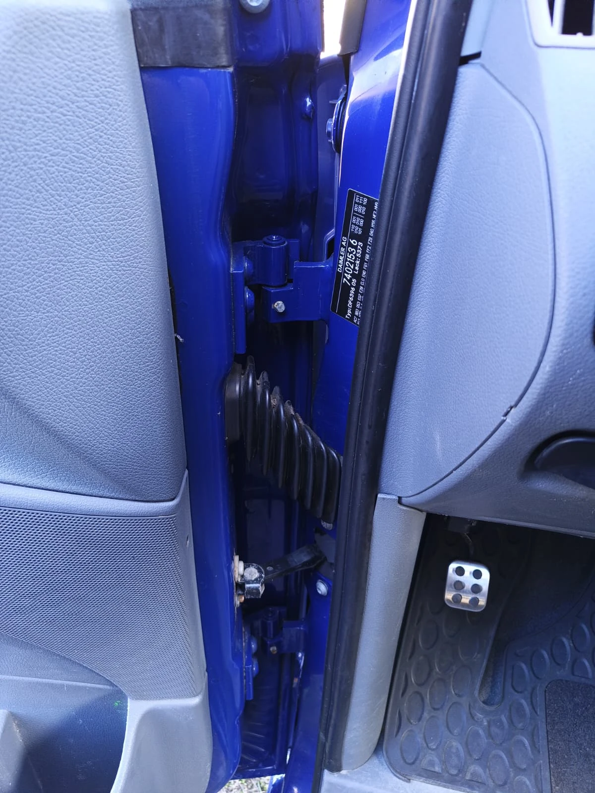  Mercedes-Benz 111 4* 4  | Mobile.bg   15