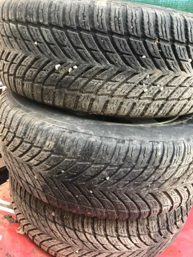 Гуми с джанти Nokian 235/65R17, снимка 2 - Гуми и джанти - 48120062