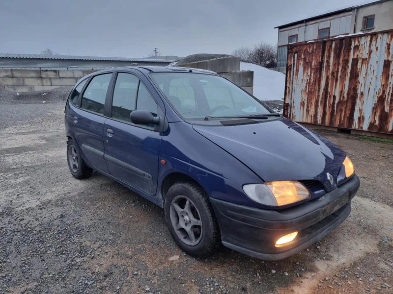 Renault Scenic 2.0 , снимка 9 - Автомобили и джипове - 48667868