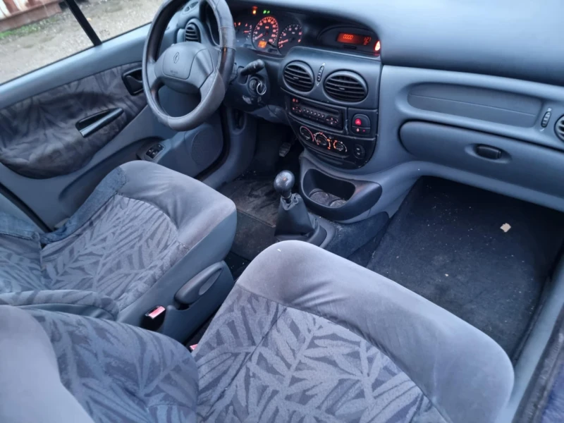 Renault Scenic 2.0 , снимка 8 - Автомобили и джипове - 48667868