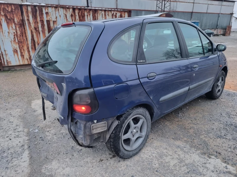 Renault Scenic 2.0 , снимка 11 - Автомобили и джипове - 48667868