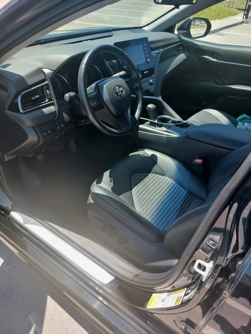 Toyota Camry SE, снимка 8 - Автомобили и джипове - 52146201