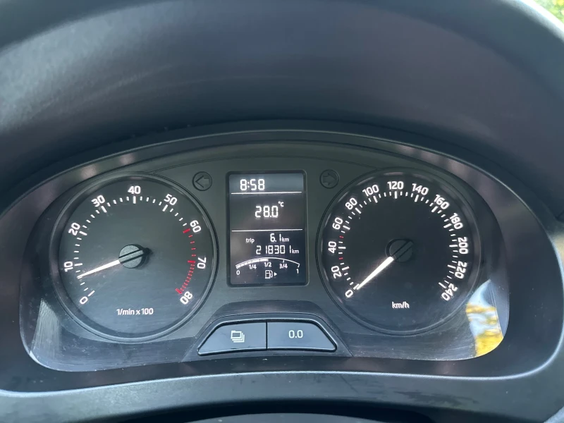 Skoda Rapid 1.2TSI 105k, снимка 12 - Автомобили и джипове - 52116297