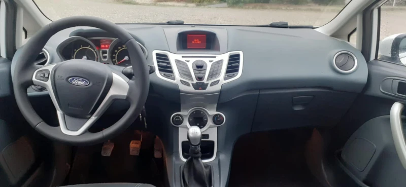 Ford Fiesta 1.5i Бензин/ГАЗ, снимка 5 - Автомобили и джипове - 52331378