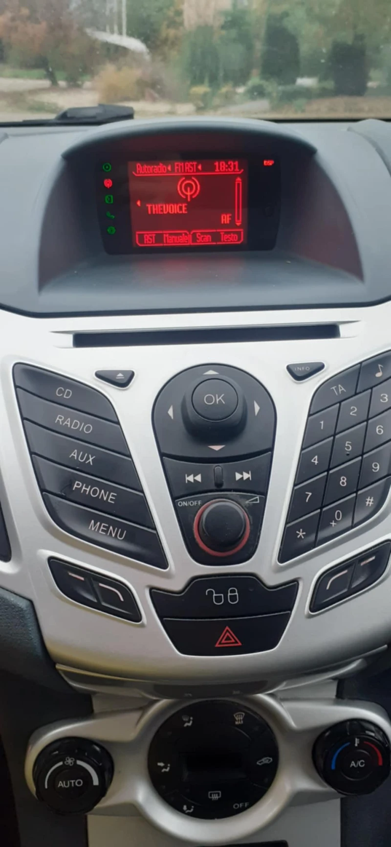 Ford Fiesta 1.5i Бензин/ГАЗ, снимка 10 - Автомобили и джипове - 52331378