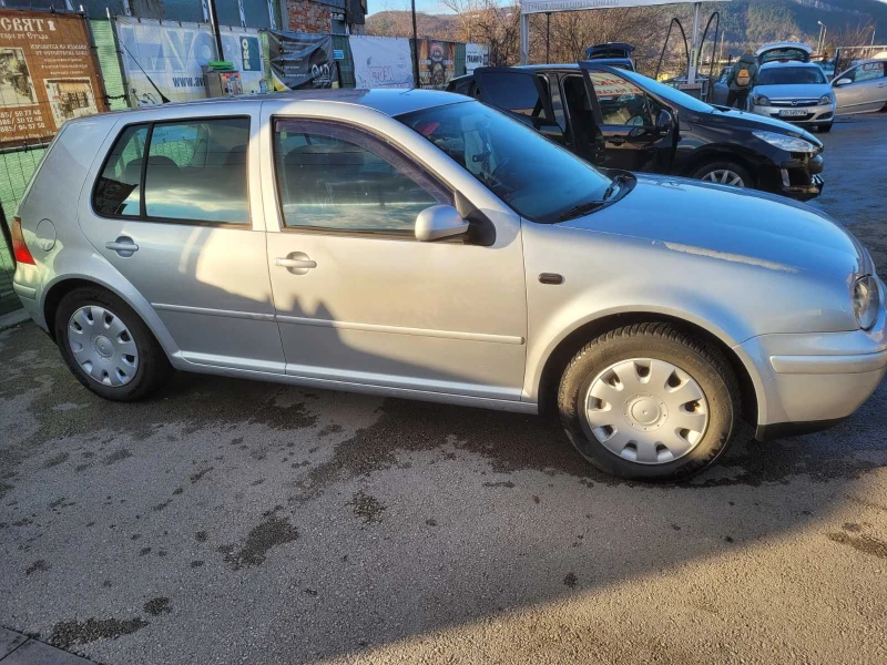 VW Golf 1.6, снимка 2 - Автомобили и джипове - 52828614