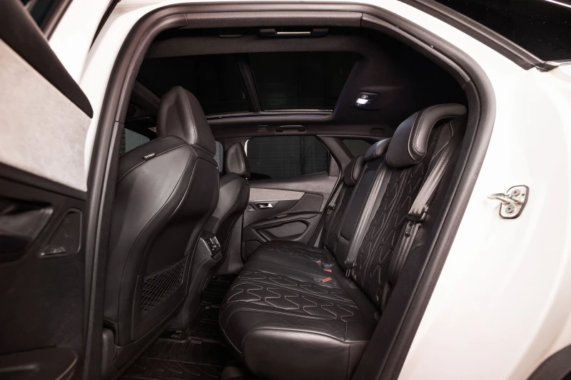 Peugeot 3008 2.0Blue-HDi* GT Line* ПАНОРАМА* ПОДГРЕВ* КРУИЗ КОН, снимка 12 - Автомобили и джипове - 53088772