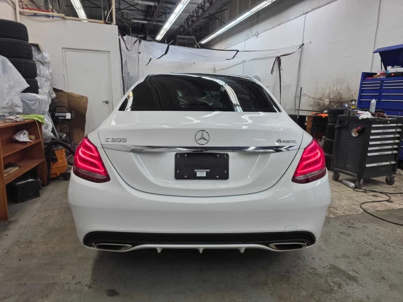 Mercedes-Benz C 300 * CARFAX * ЦЕНА ДО БГ, снимка 4 - Автомобили и джипове - 53241292
