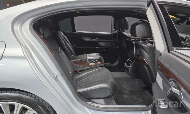 BMW 750 Li xDrive, снимка 10 - Автомобили и джипове - 54231870