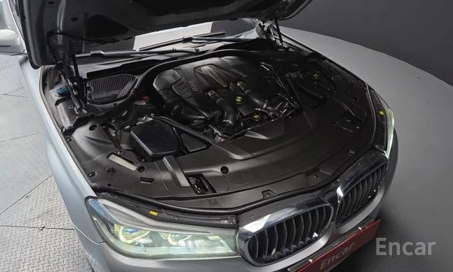 BMW 750 Li xDrive, снимка 5 - Автомобили и джипове - 54231870