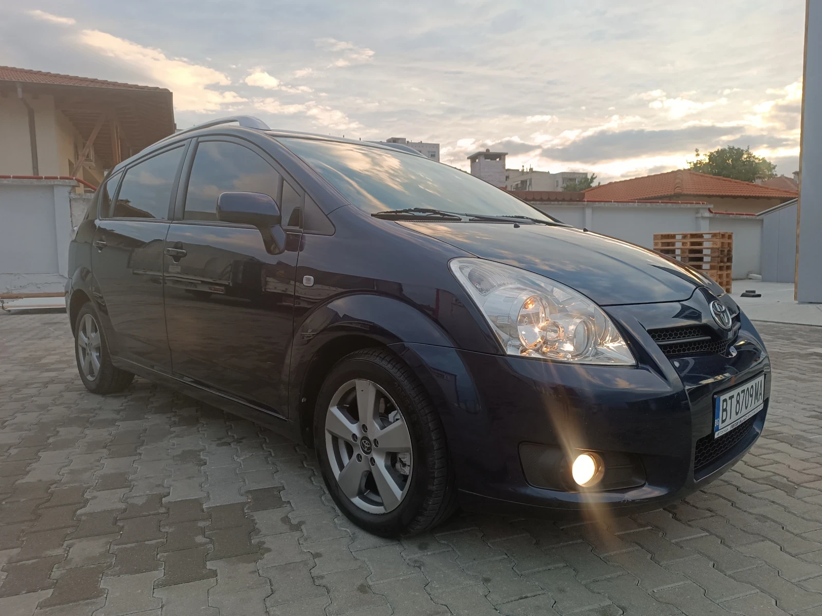 Toyota Corolla verso 2.2 - изображение 2