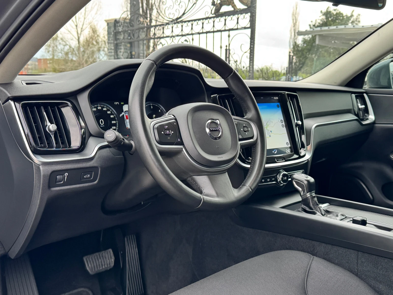 Volvo V60 2.0D3 ИТАЛИЯ - изображение 8
