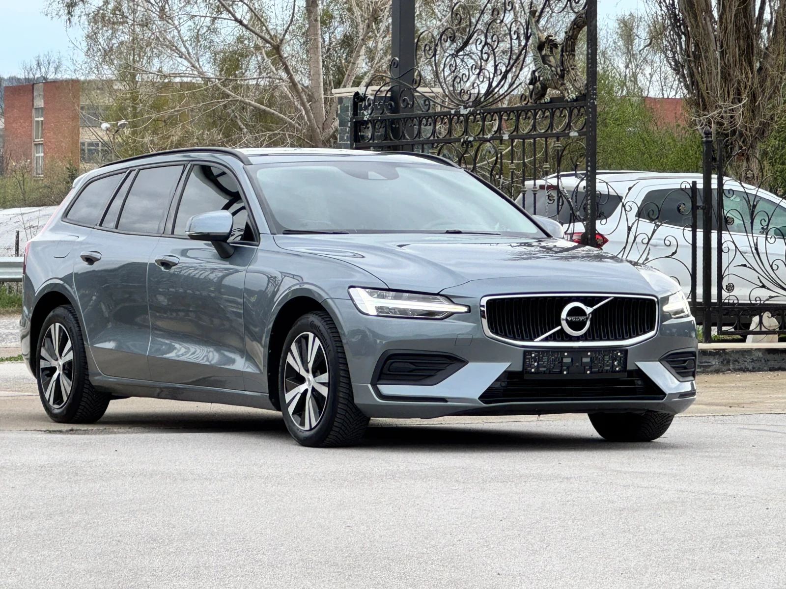 Volvo V60 2.0D3 ИТАЛИЯ - изображение 3
