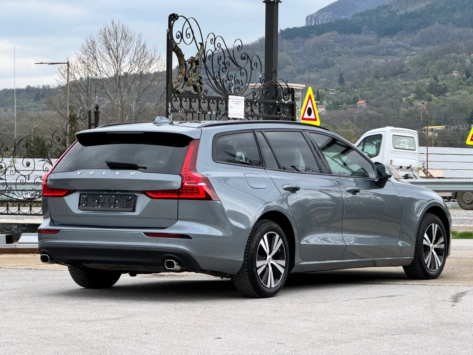 Volvo V60 2.0D3 ИТАЛИЯ - изображение 7