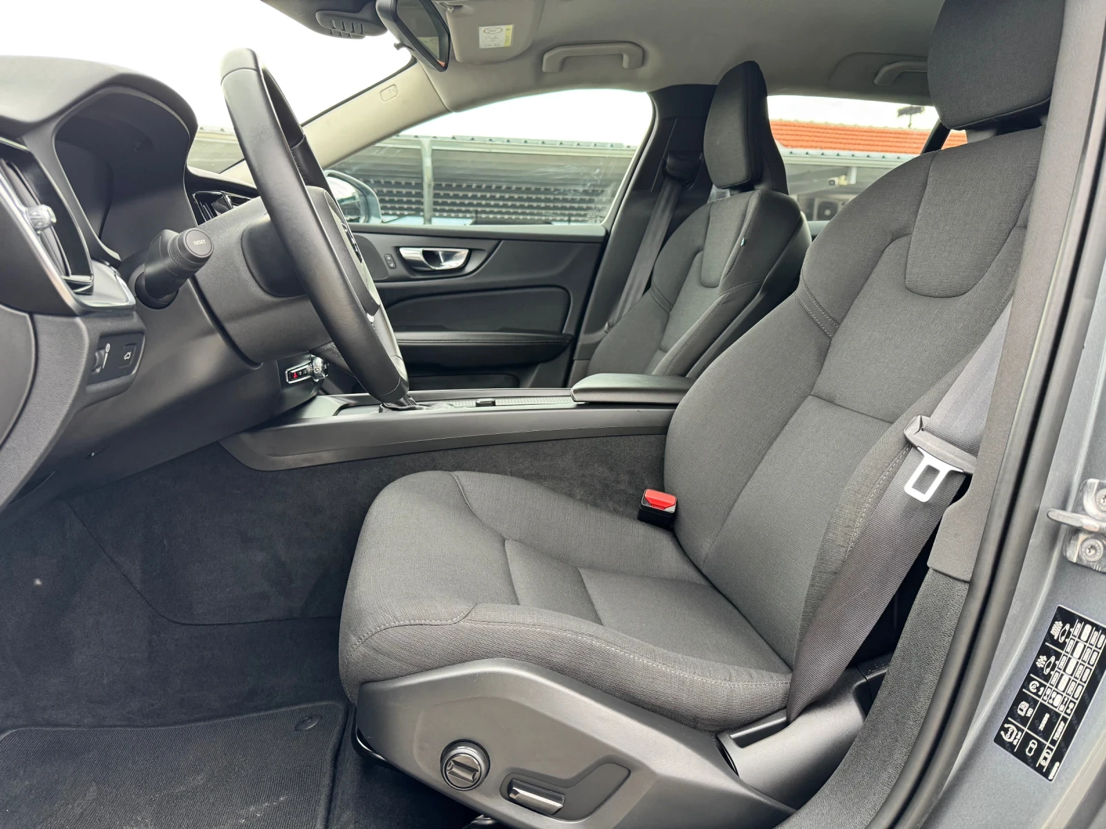 Volvo V60 2.0D3 ИТАЛИЯ - изображение 9