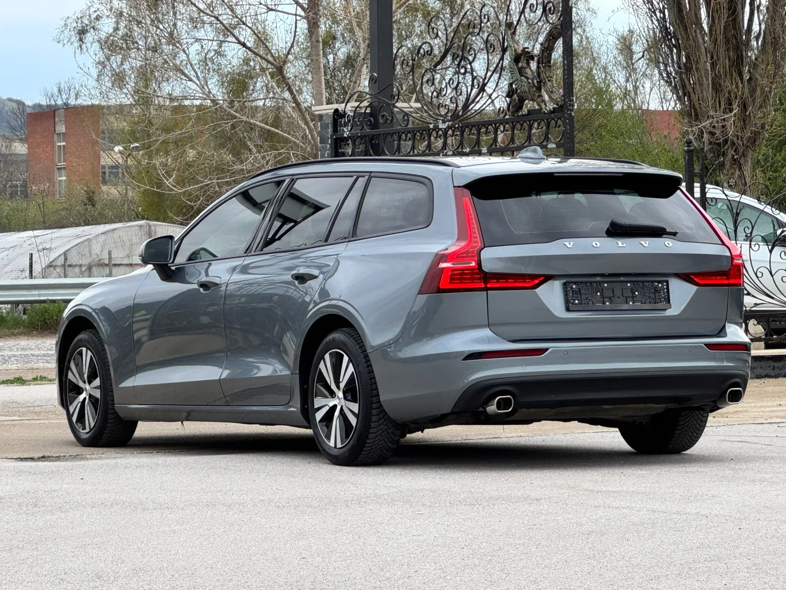 Volvo V60 2.0D3 ИТАЛИЯ - изображение 5