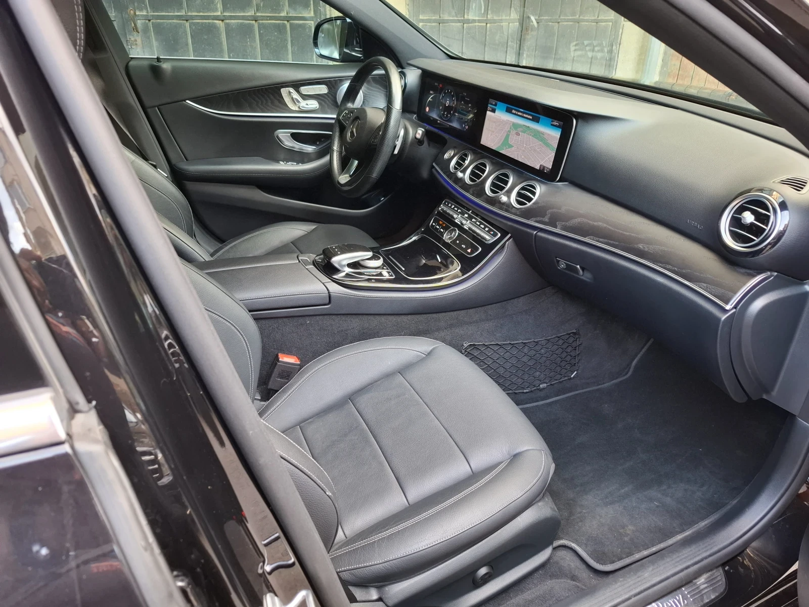 Mercedes-Benz E 400 4matik, AMG-пакет 7 местна - изображение 7