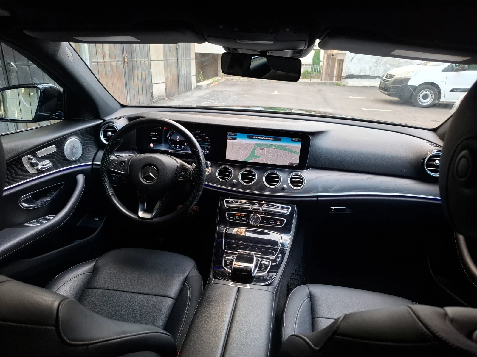 Mercedes-Benz E 400 4matik, AMG-пакет 7 местна - изображение 6