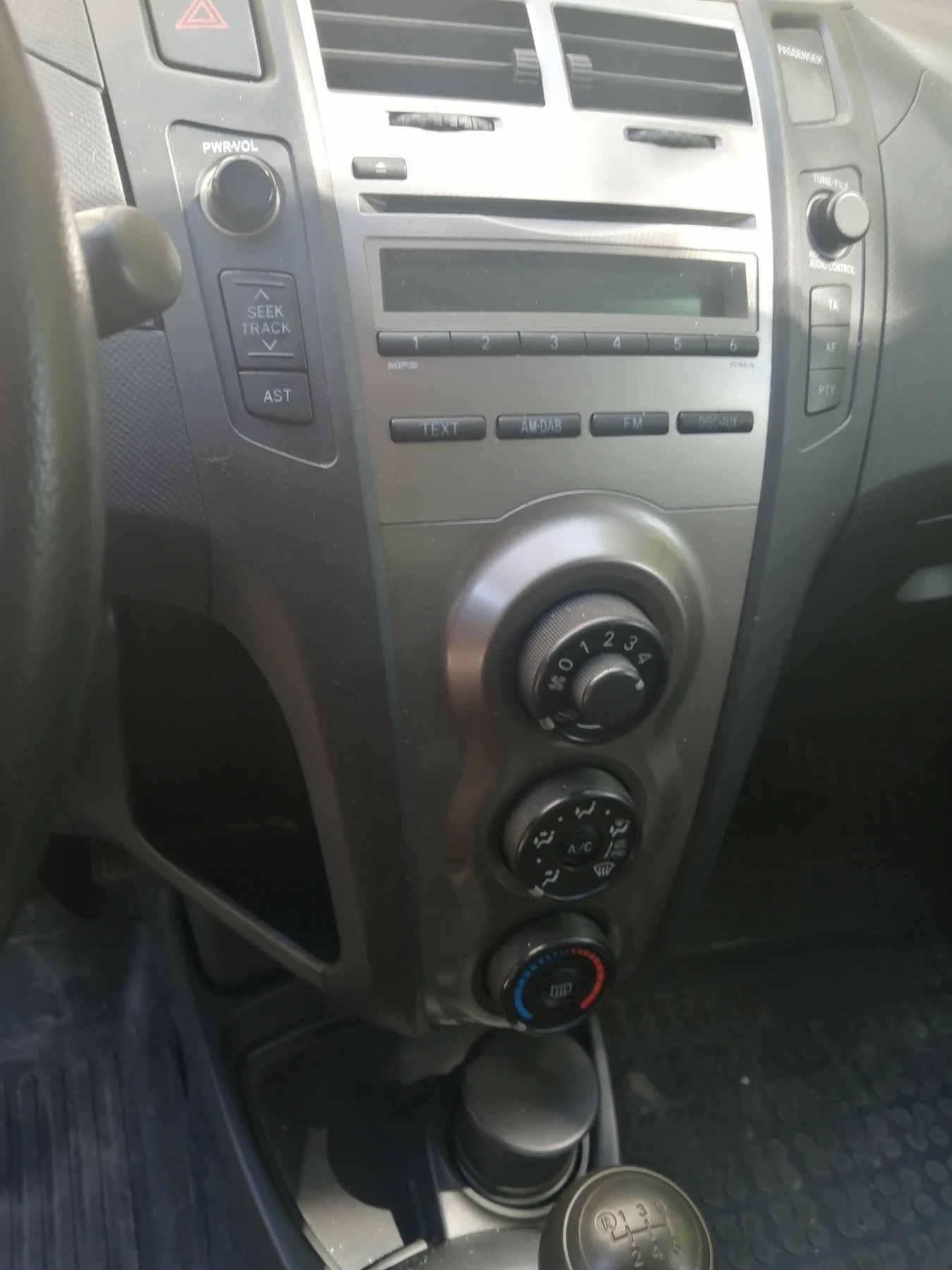 Toyota Yaris VVT-I - изображение 10