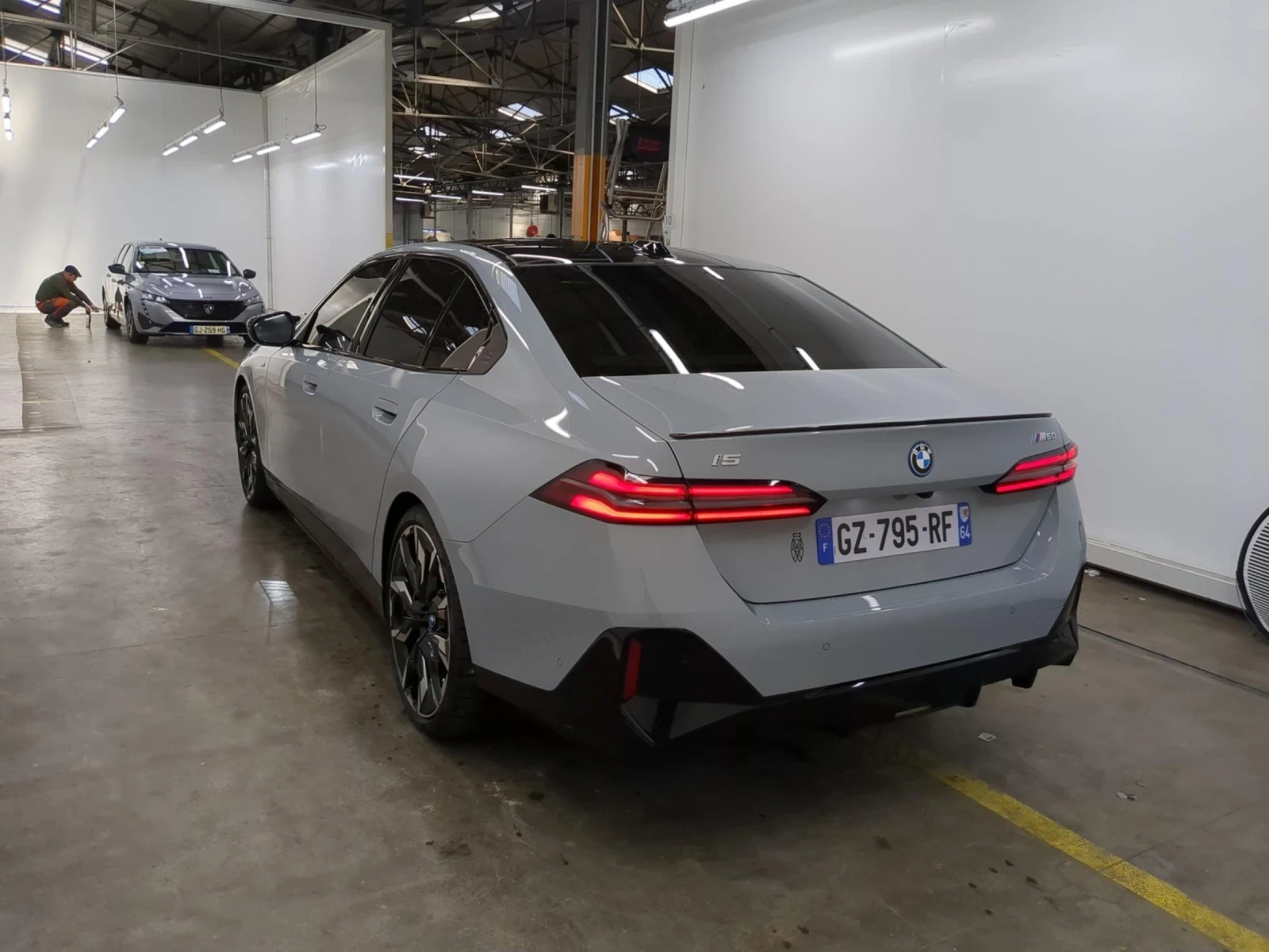 BMW i5 M 60 - xDrive, снимка 4 - Автомобили и джипове - 54228477