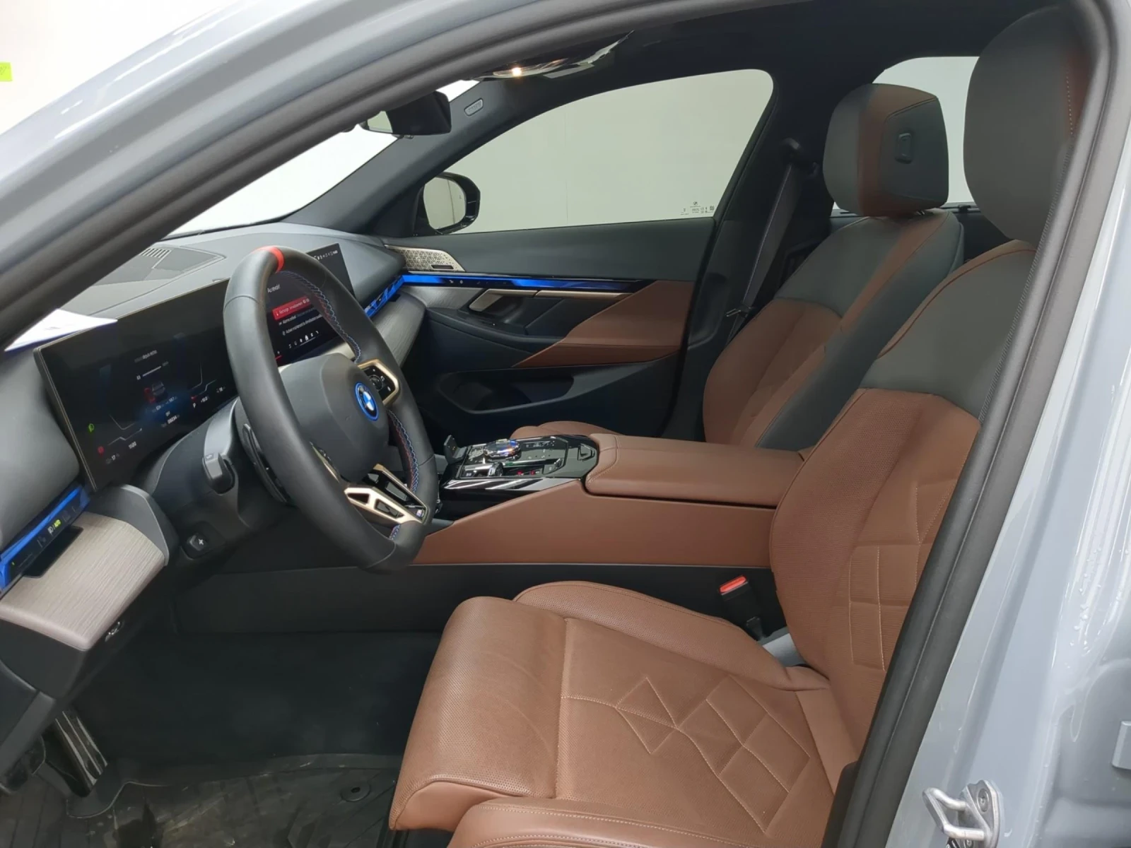 BMW i5 M 60 - xDrive, снимка 13 - Автомобили и джипове - 54228477