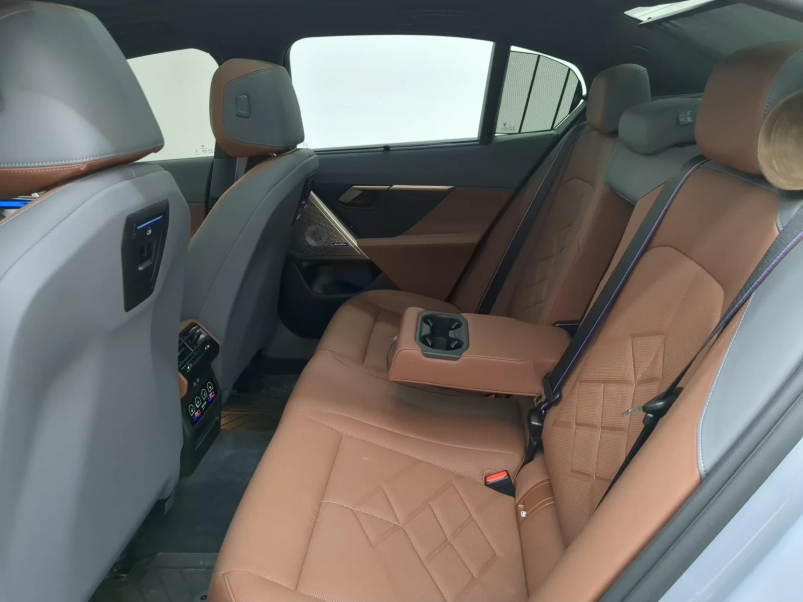 BMW i5 M 60 - xDrive, снимка 15 - Автомобили и джипове - 54228477