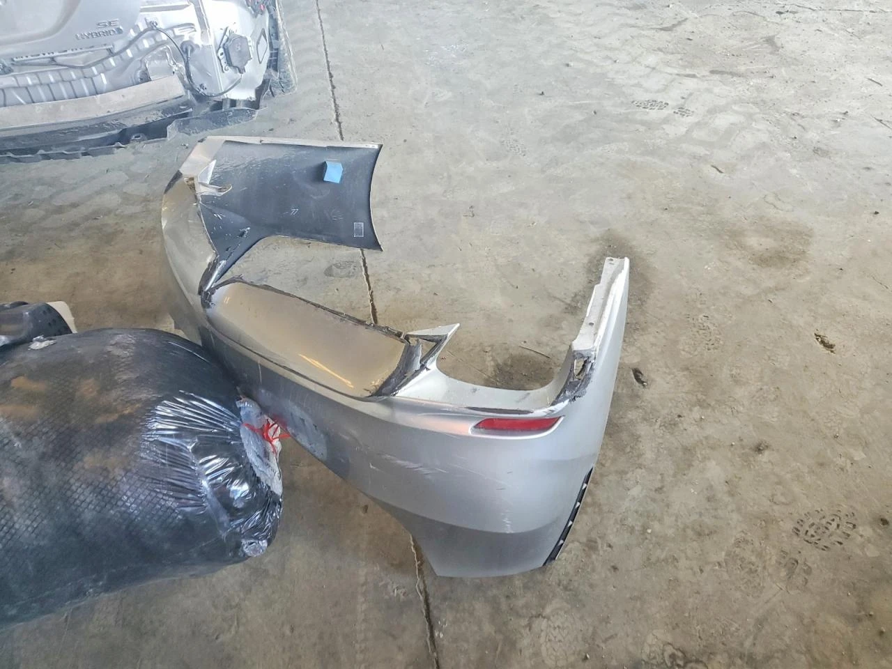 Toyota Camry 2.5l Hybrid Se* LE CVT, снимка 12 - Автомобили и джипове - 54235451