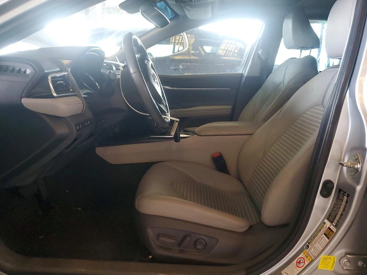 Toyota Camry 2.5l Hybrid Se* LE CVT, снимка 7 - Автомобили и джипове - 54235451