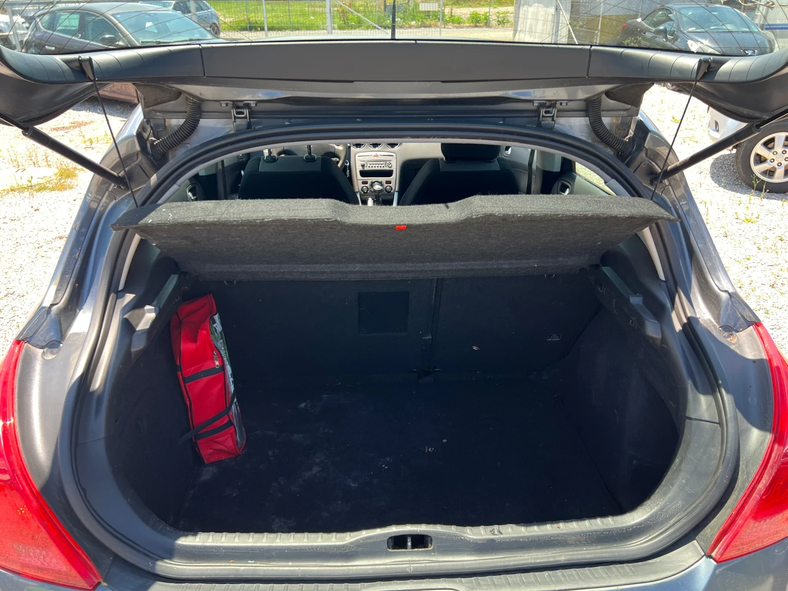 Peugeot 308 1.6HDI, снимка 14 - Автомобили и джипове - 54834033