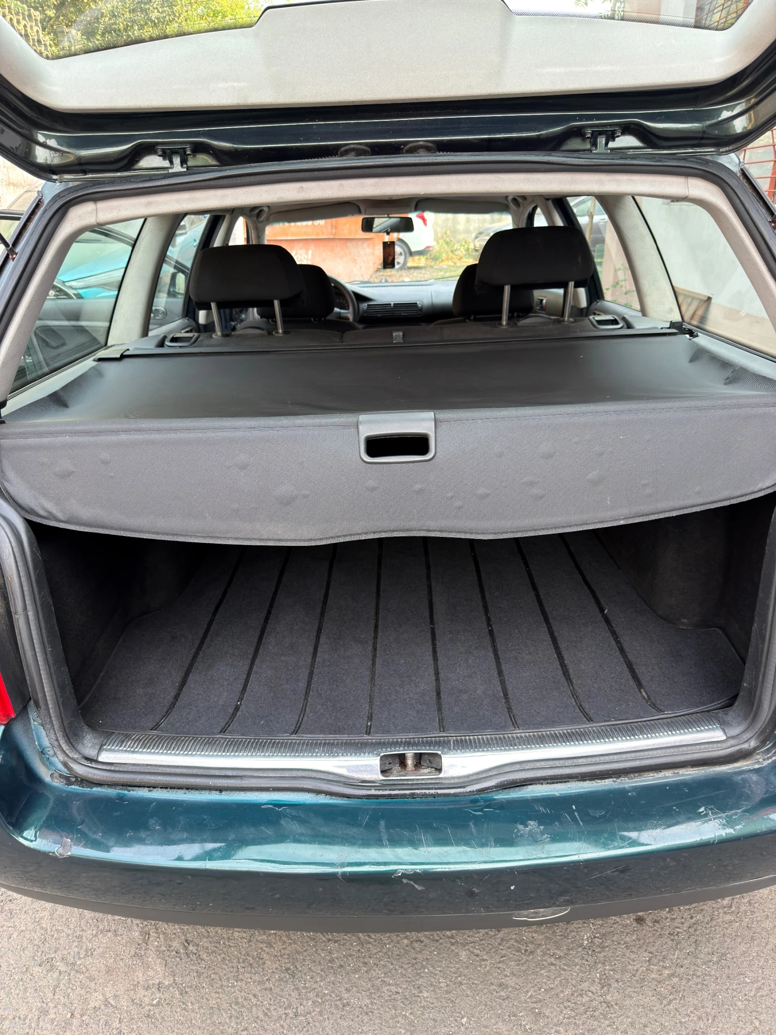 VW Passat 1.9 Tdi 110 , снимка 9 - Автомобили и джипове - 56228069