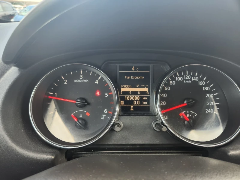 Nissan Qashqai 1.5DCI  FULL, снимка 17 - Автомобили и джипове - 48079741