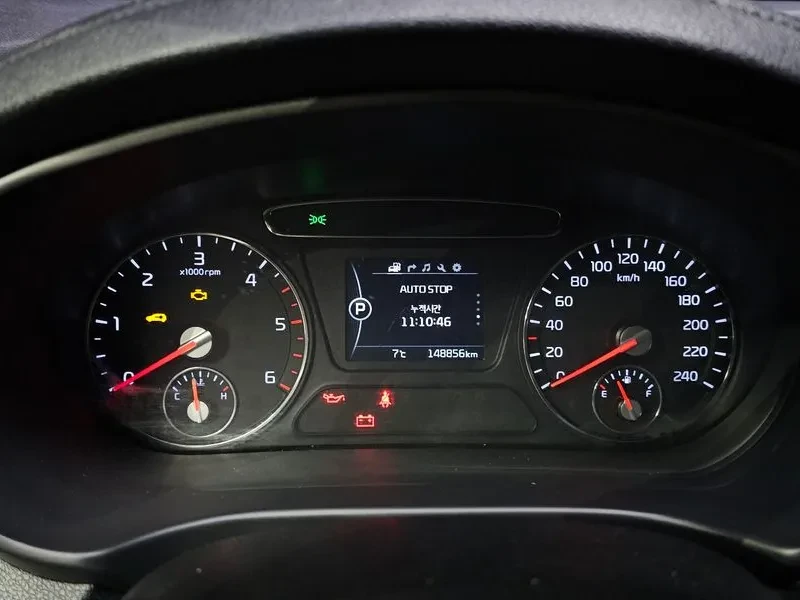 Kia Sorento 2.2 CRDI 4WD, снимка 8 - Автомобили и джипове - 54265432